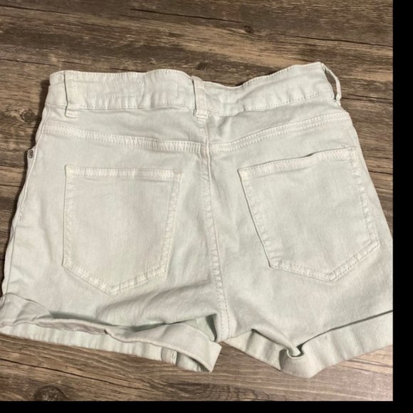 Size 3 in women's light blue bullhead denim shorts - Picture 2 of 3